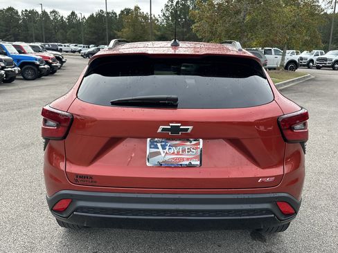 Used 2024 Chevrolet Trax RS w/ Sunroof Package image 6