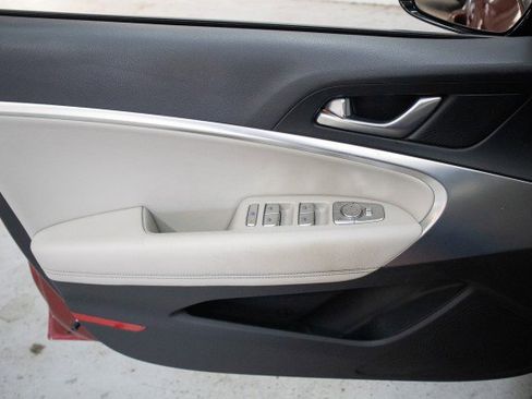 Used 2022 Genesis G70 2.0T image 21