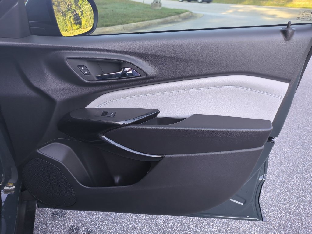 New 2026 Chevrolet Trax LT w/ LT Convenience Package FWD image 34