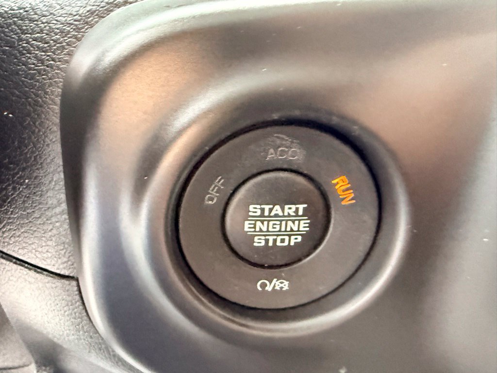 Used 2018 Jeep Wrangler Unlimited Sahara w/ Uconnect 4C Nav & Sound Group AWD/4WD image 23