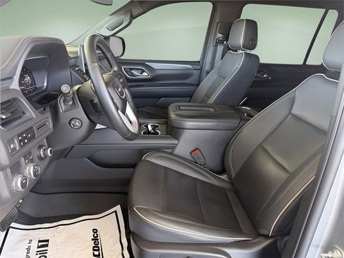 Used 2023 GMC Yukon XL SLT w/ SLT Luxury Package image 14