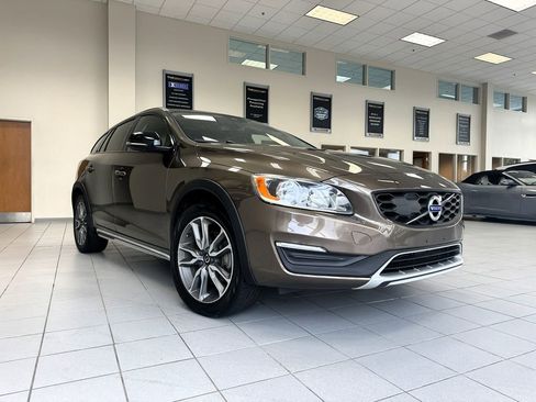 Used 2018 Volvo V60 T5 Cross Country w/ Convenience Package image 10