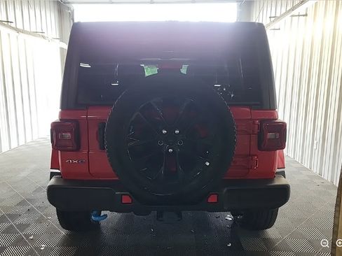 Used 2023 Jeep Wrangler Unlimited Sahara w/ Cold Weather Group AWD/4WD image 5