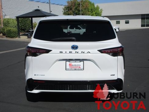 Certified 2025 Toyota Sienna XSE image 6