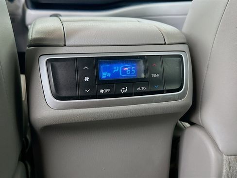 Used 2015 Toyota Highlander XLE image 27