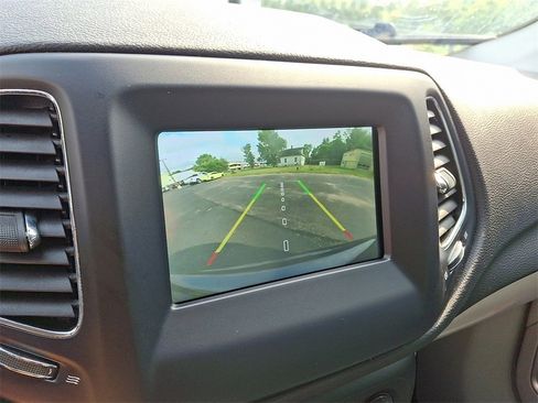 Used 2021 Jeep Compass Latitude w/ Driver Assistance Group image 17