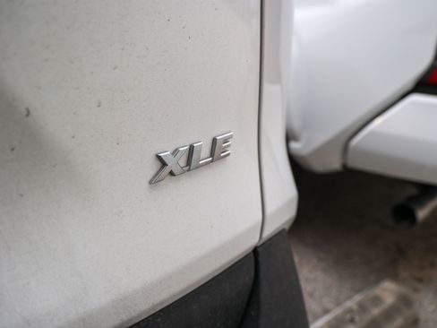 Used 2025 Toyota RAV4 XLE FWD image 12