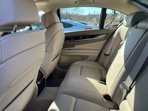 Used 2009 BMW 750i RWD image 14