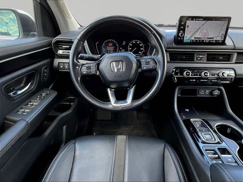 Used 2023 Honda Pilot Touring image 8
