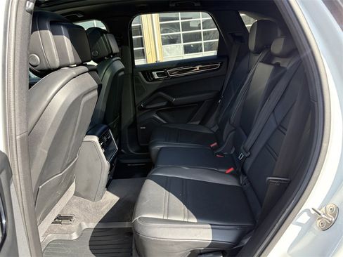 Used 2021 Porsche Cayenne image 25