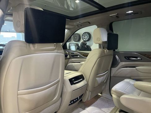 Used 2021 Cadillac Escalade ESV Premium Luxury Platinum image 39