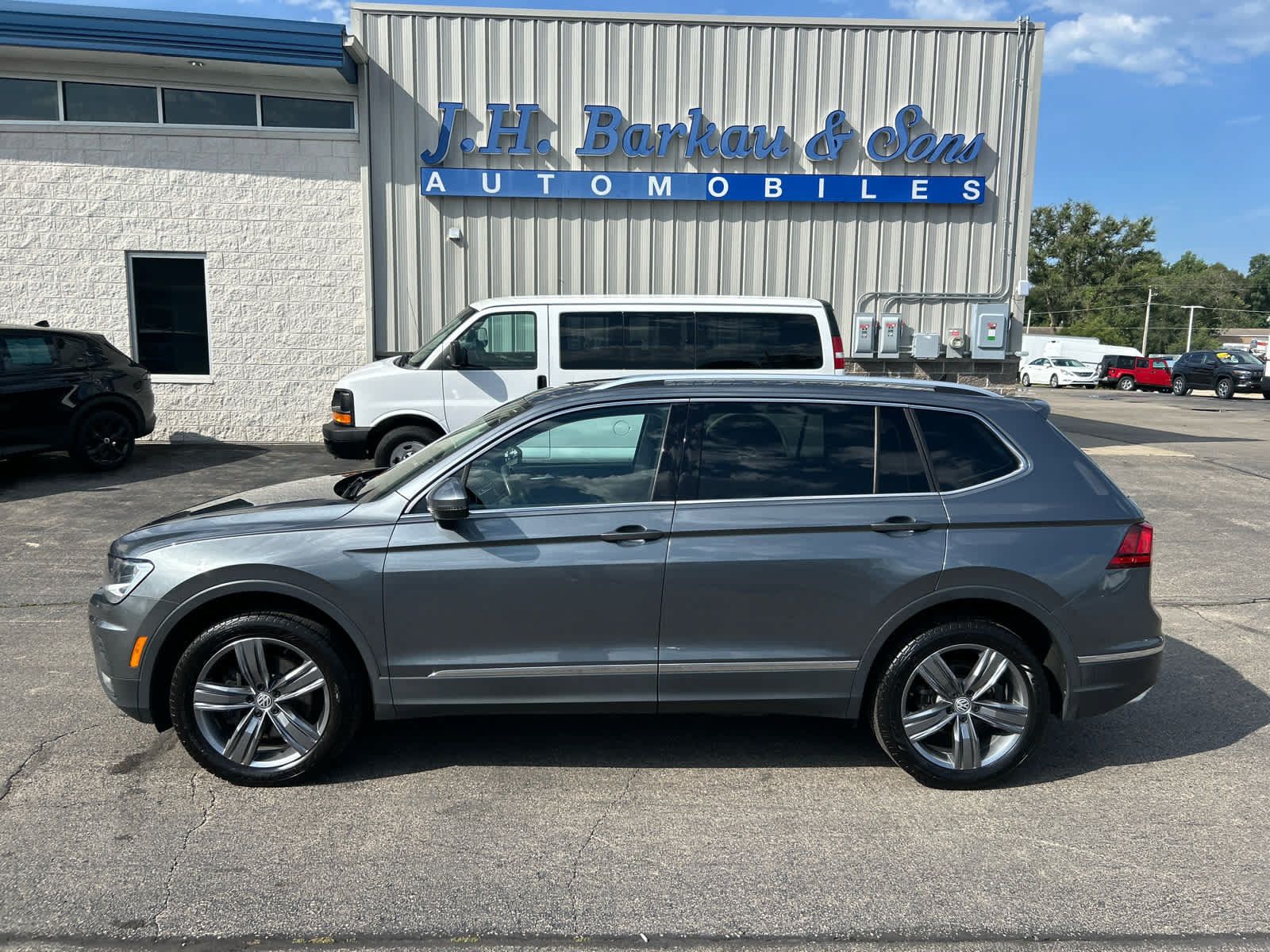 Used 2020 Volkswagen Tiguan SEL AWD/4WD image 7