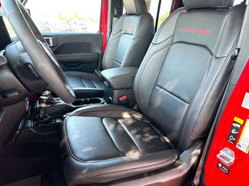 Used 2025 Jeep Gladiator Rubicon AWD/4WD image 17