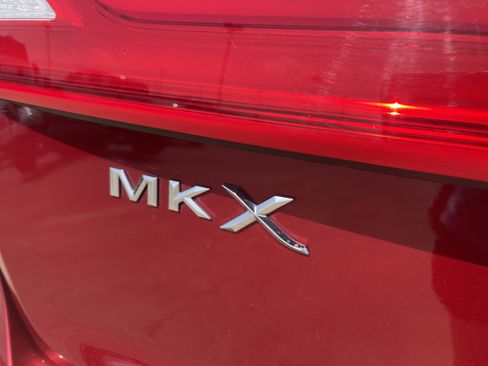 Used 2018 Lincoln MKX Reserve w/ Driver Assistance Package FWD image 12