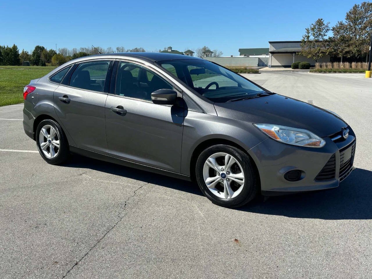 Used 2014 Ford Focus SE w/ SE Winter Package FWD image 1