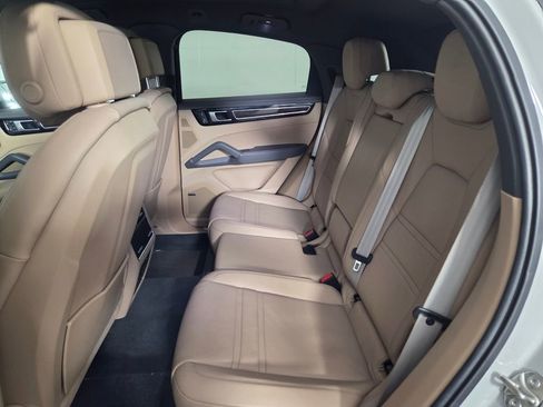 Used 2023 Porsche Cayenne Platinum Edition AWD/4WD image 23