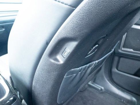 Used 2025 Kia Telluride S FWD image 33