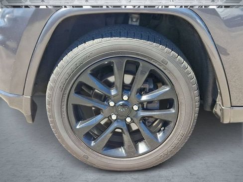 Used 2018 Jeep Grand Cherokee Altitude AWD/4WD image 10