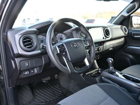 Used 2023 Toyota Tacoma TRD Off-Road image 15