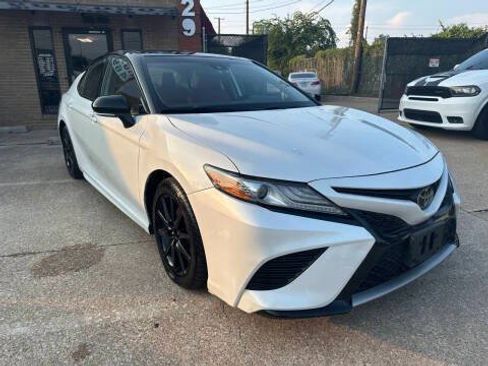 Used 2019 Toyota Camry XSE FWD image 3