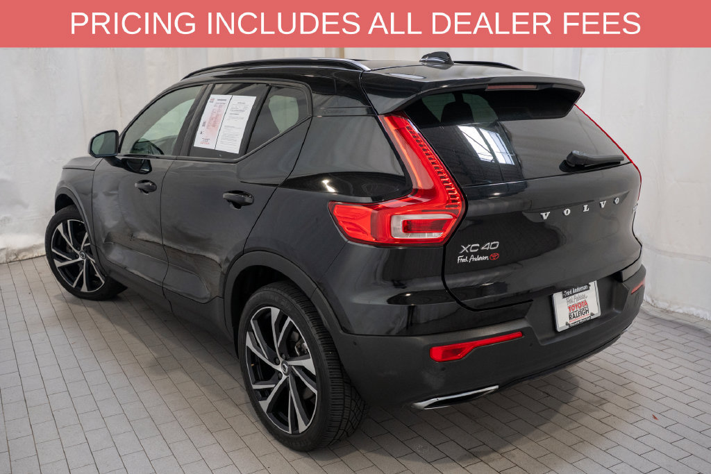 Used 2019 Volvo XC40 T4 R-Design FWD image 3