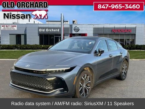 Used 2023 Toyota Crown Limited image 1