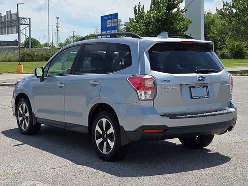 Used 2018 Subaru Forester 2.5i Premium w/ Protection Package #1 AWD/4WD image 4