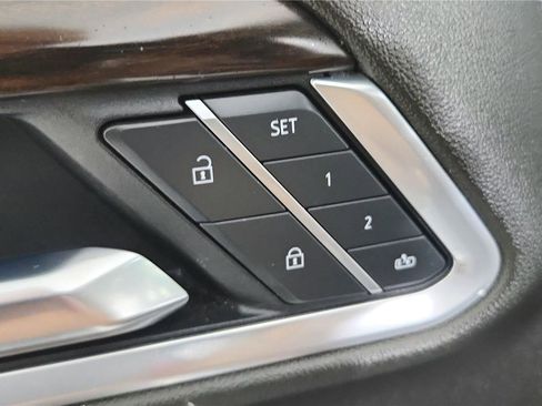 Used 2025 GMC Sierra 1500 SLT AWD/4WD image 13