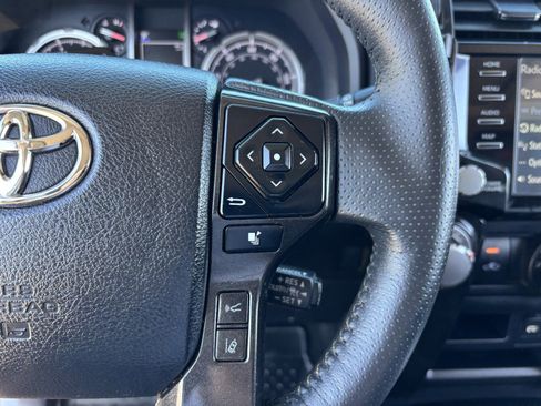 Used 2022 Toyota 4Runner TRD Off-Road Premium AWD/4WD image 31