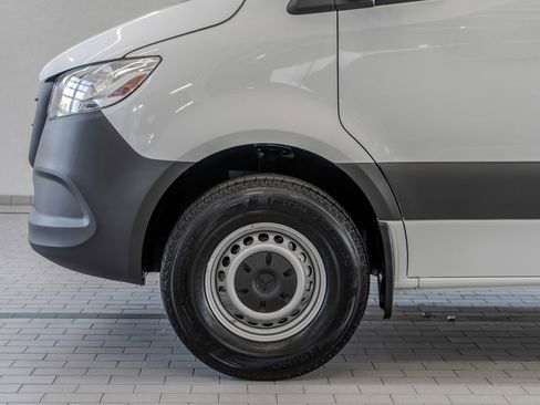 Used 2025 Mercedes-Benz Sprinter 2500 image 4