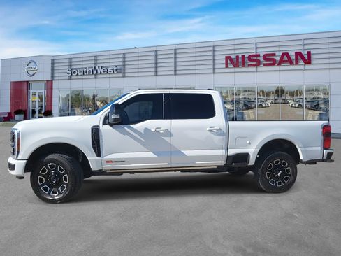 Used 2025 Ford F350 Platinum w/ FX4 Off-Road Package image 10