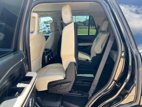 Used 2018 Ford Expedition Platinum RWD image 13