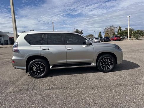 Used 2022 Lexus GX 460 Premium image 2