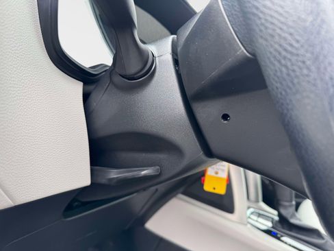 Used 2024 Toyota Corolla Cross L image 28