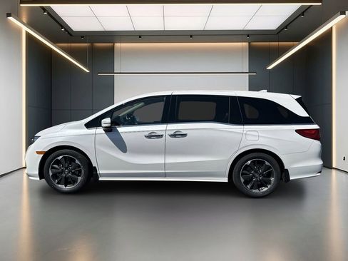 Used 2023 Honda Odyssey Elite image 2