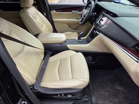 Used 2019 Cadillac XT5 Luxury FWD image 16