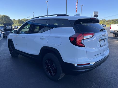 Used 2022 GMC Terrain AT4 image 5