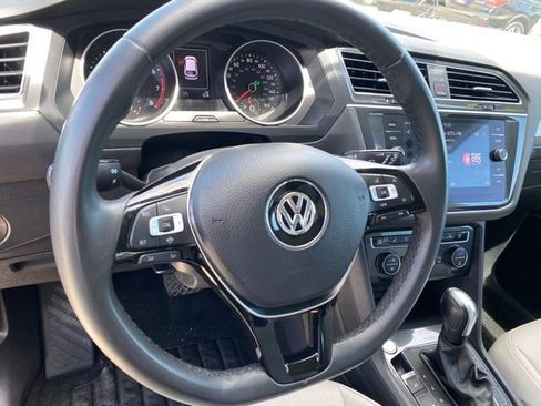 Used 2020 Volkswagen Tiguan SE w/ 3rd Row Seat Package AWD/4WD image 13