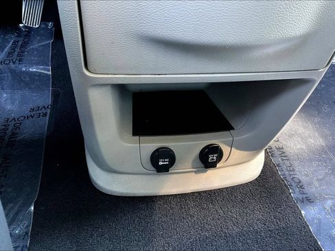 Used 2019 Dodge Grand Caravan SE FWD image 14