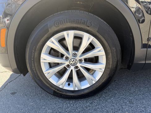 Used 2018 Volkswagen Tiguan SE w/ Panoramic Sunroof Package AWD/4WD image 11