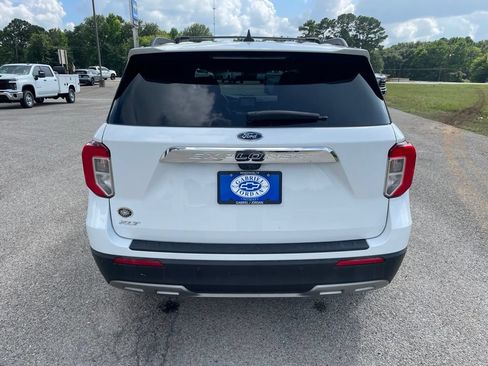 Used 2023 Ford Explorer XLT w/ Equipment Group 202A RWD image 5