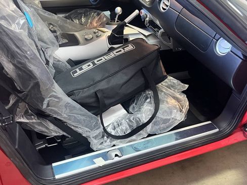 Used 2005 Ford GT RWD image 72