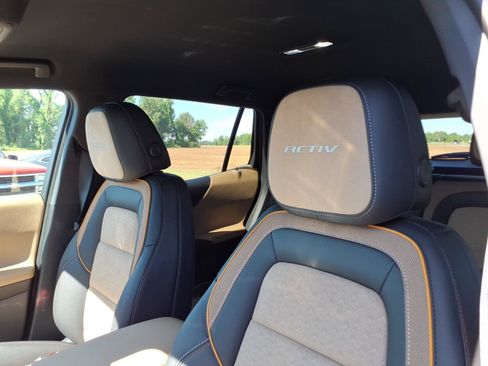 New 2026 Chevrolet Equinox ACTIV w/ Convenience Package III FWD image 16