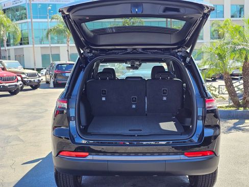 New 2026 Jeep Grand Cherokee Laredo image 7