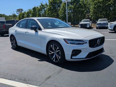 Used 2024 Volvo S60 B5 Core FWD image 2