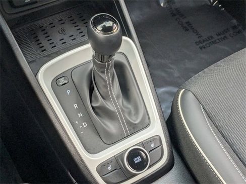 Used 2025 Hyundai Venue Limited image 26