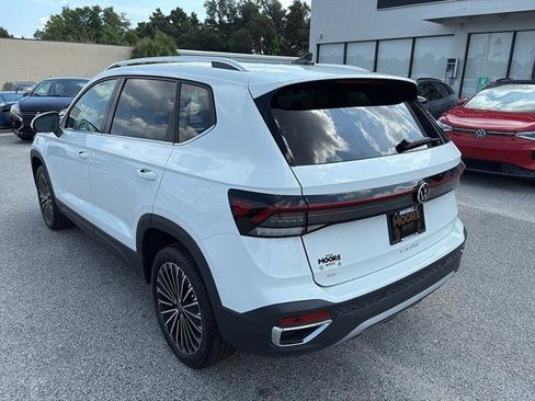 New 2025 Volkswagen Taos SE image 4