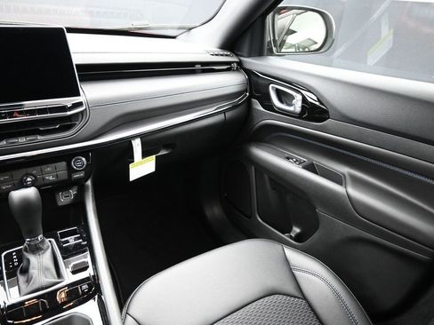 New 2026 Jeep Compass Latitude image 14