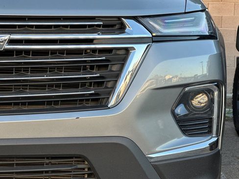 Used 2023 Chevrolet Traverse LT image 10