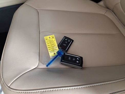 Used 2024 Jeep Grand Cherokee L Limited w/ Black Appearance Package AWD/4WD image 12